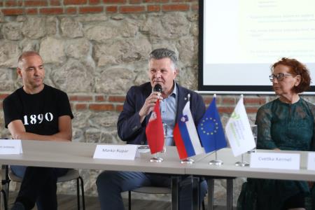 Okrogla miza Notranjsko primorske novice 12 Foto Ljubo Vukelič